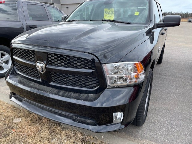 2023 Ram 1500 Classic SAVE $14,000,,FREE DELIVERY IN ALBERTA!!