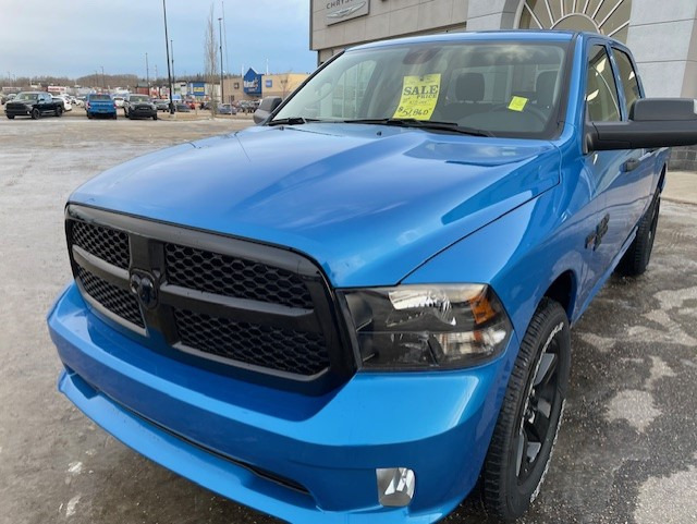 2023 Ram 1500 Classic SAVE $15,000,FREE DELIVERY IN ALBERTA!!