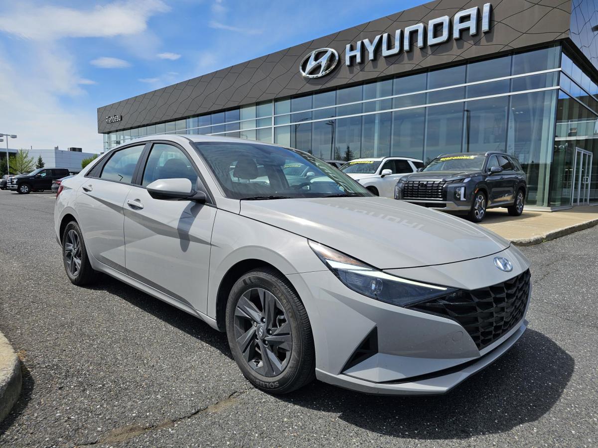 2022 Hyundai Elantra Preferred IVT