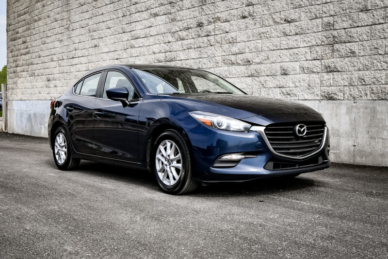 2017 Mazda Mazda3 SE  • HEATED LEATHER • BLUETOOTH • R-V CAM
