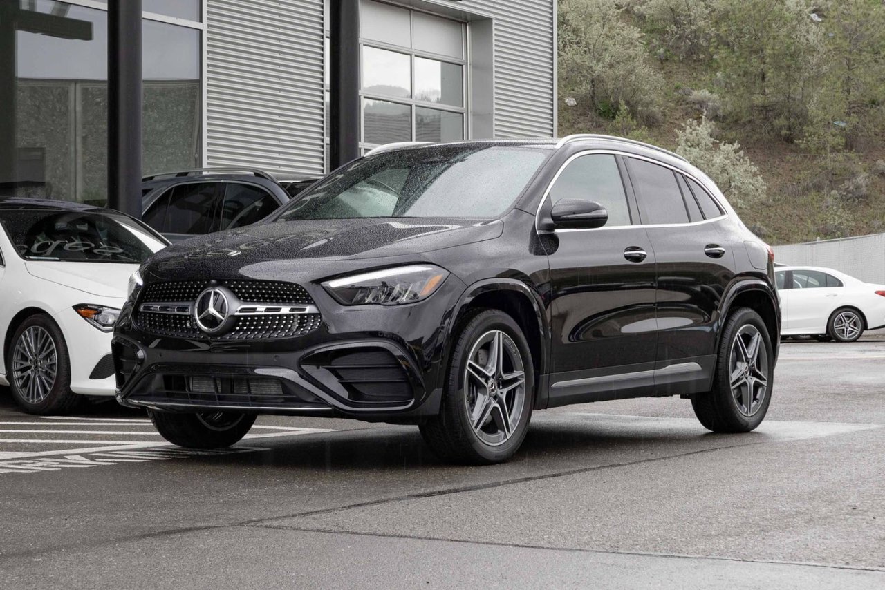 2024 Mercedes-Benz GLA 250 4MATIC Exclusive Trim, AMG Line, Power Sunroof