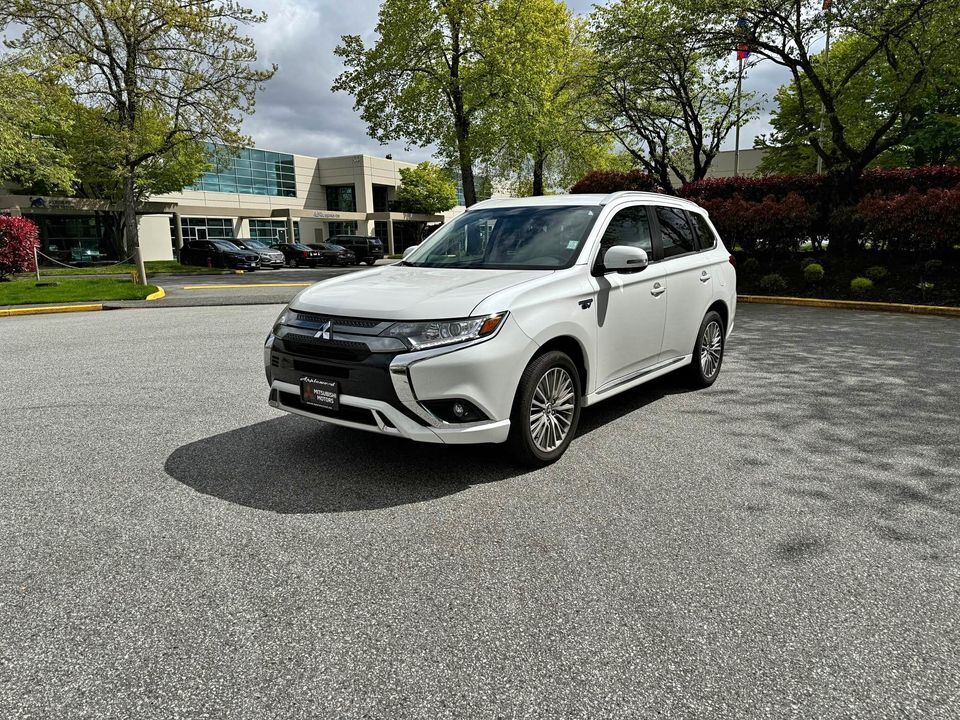 2022 Mitsubishi Outlander PHEV SE; NO ACCIDENTS | LOCAL | 1 OWNER | 5% TAX ONLY