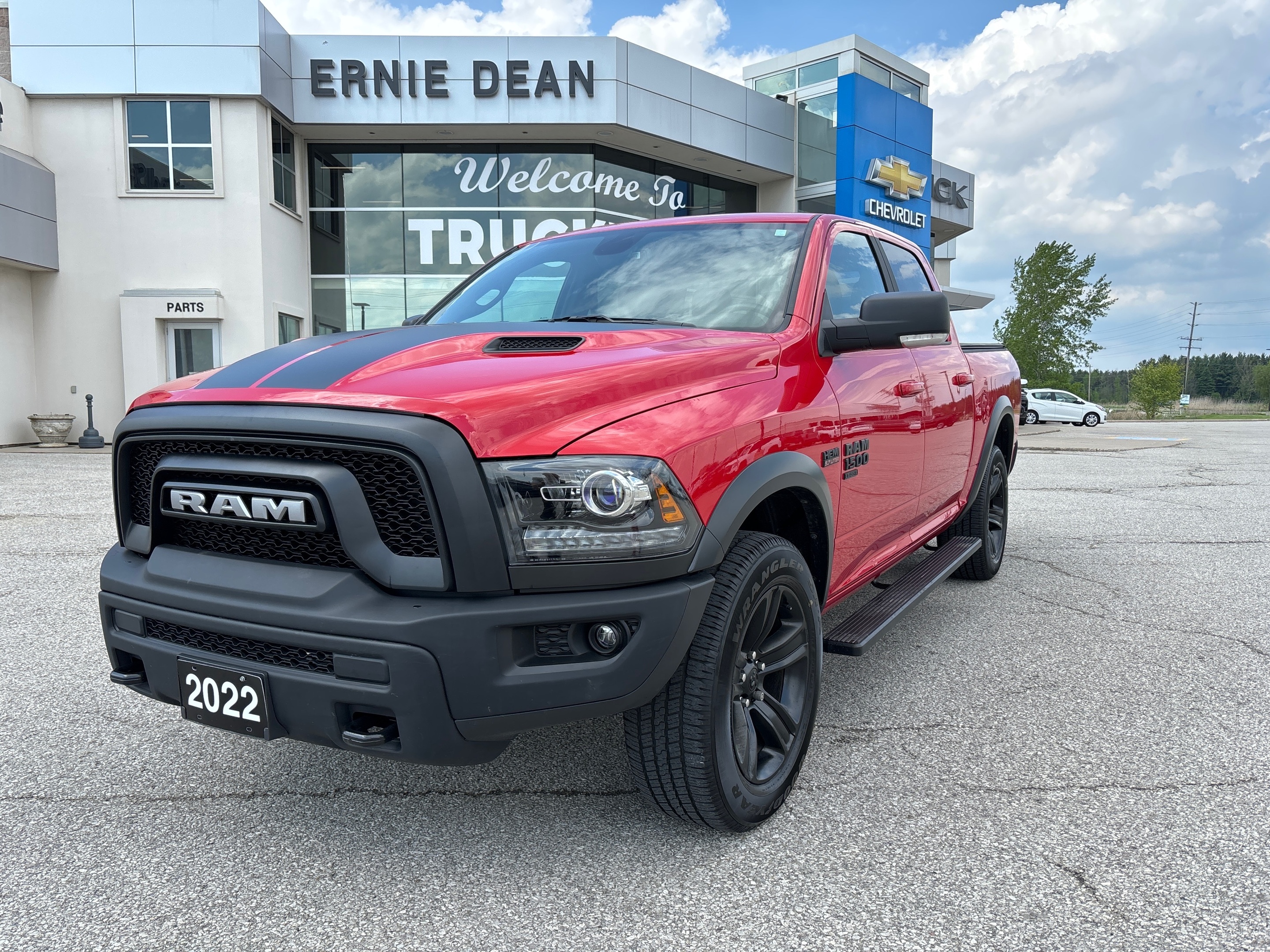 2022 Ram 1500 Classic SLT ONE OWNER // HEATED SEATS + HEATED STEERING WH