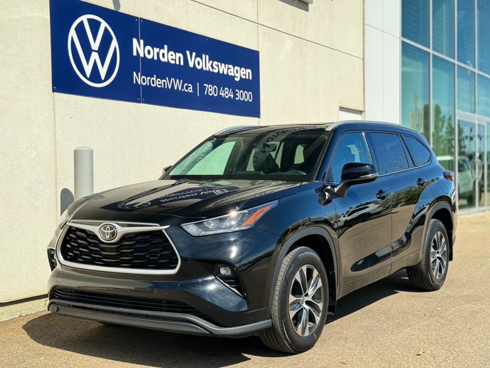 2022 Toyota Highlander XLE AWD | 8-PASS | LEATHER | SUNROOF | LOADED
