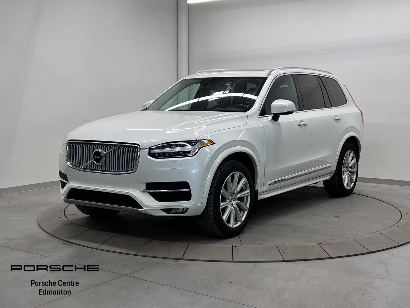 2019 Volvo XC90 | Volvo Safety Sense, Heated Leather Front Seats, 