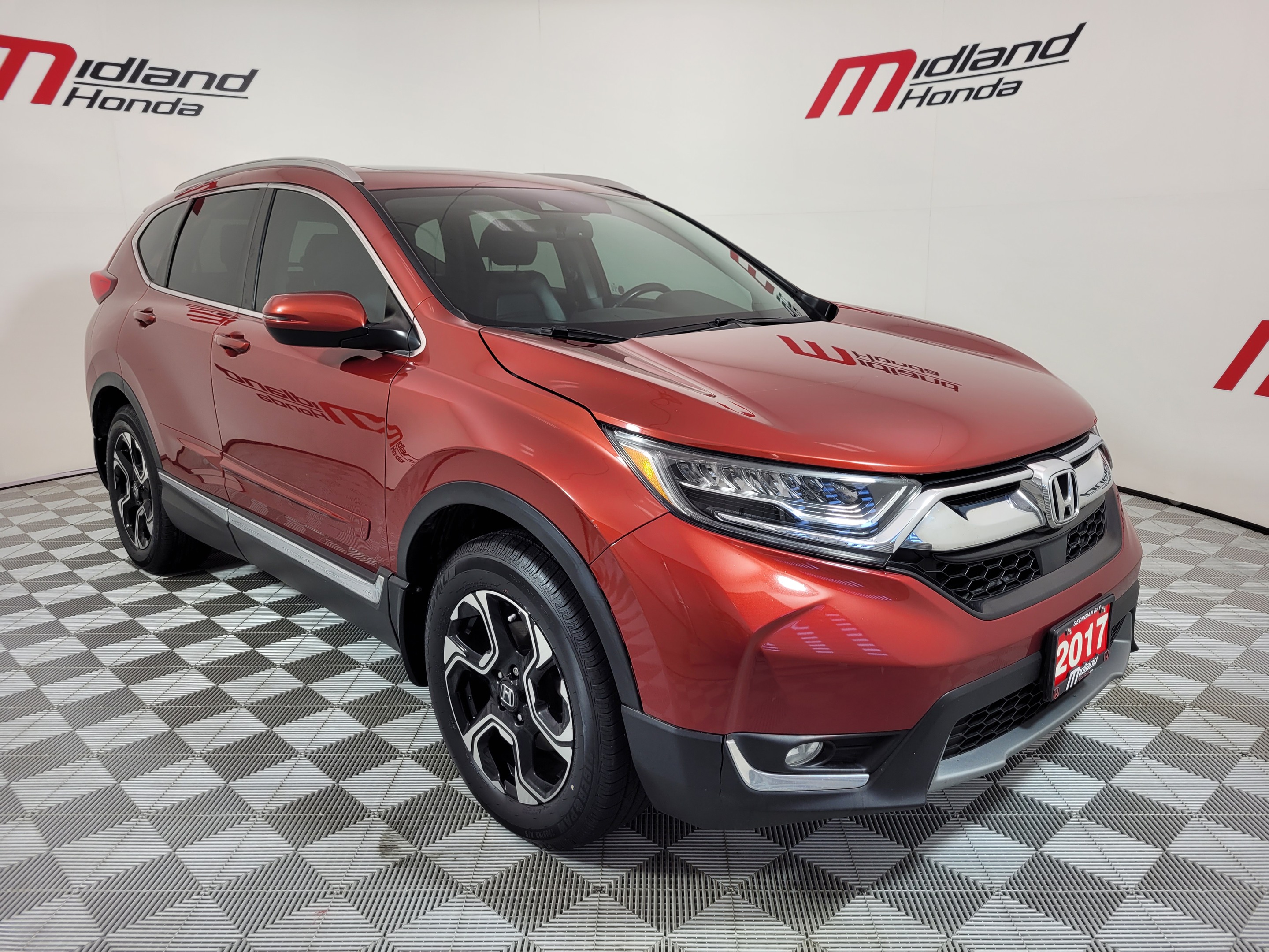 2017 Honda CR-V Touring AWD | Accident Free Dealer Maintained! | M