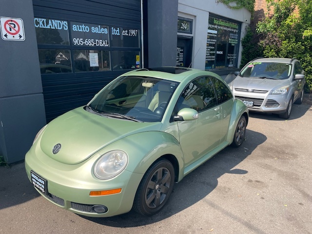 2006 Volkswagen New Beetle Coupe 2dr 2.5L Automatic, LEATHER, SUNROOF, FUNKSTER!!