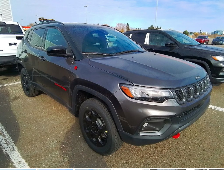 2024 Jeep Compass Trailhawk 4x4! LEATHER! TRAILER TOW GROUP! SUNROOF
