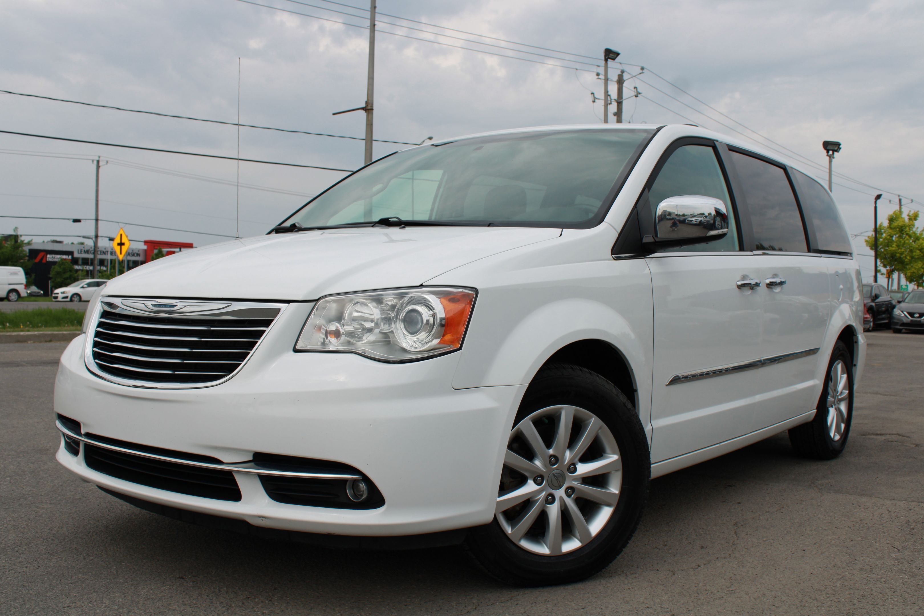 2015 Chrysler Town & Country Limited, TOIT OUVRANT, MAGS, LECTEUR DVD, A/C,CUIR