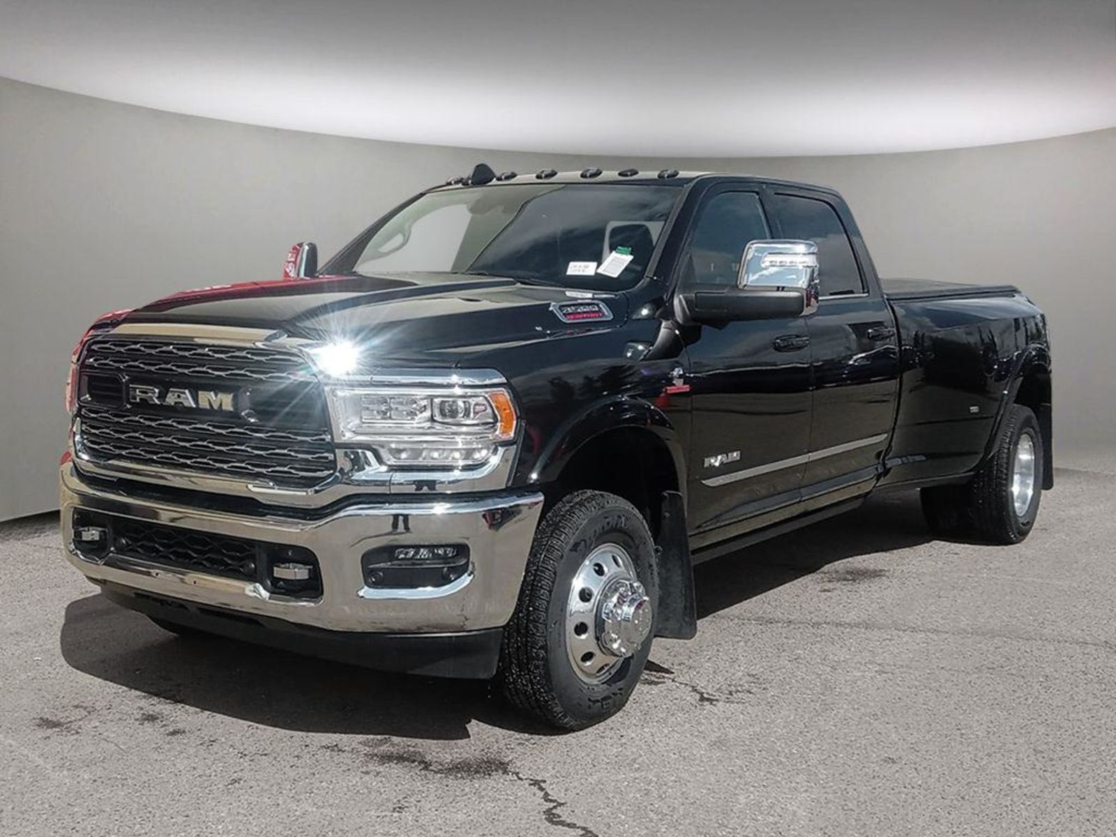 2024 Ram 3500 LIMITED IN DIAMOND BLACK EQUIPPED WITH A 6.7L CUMM