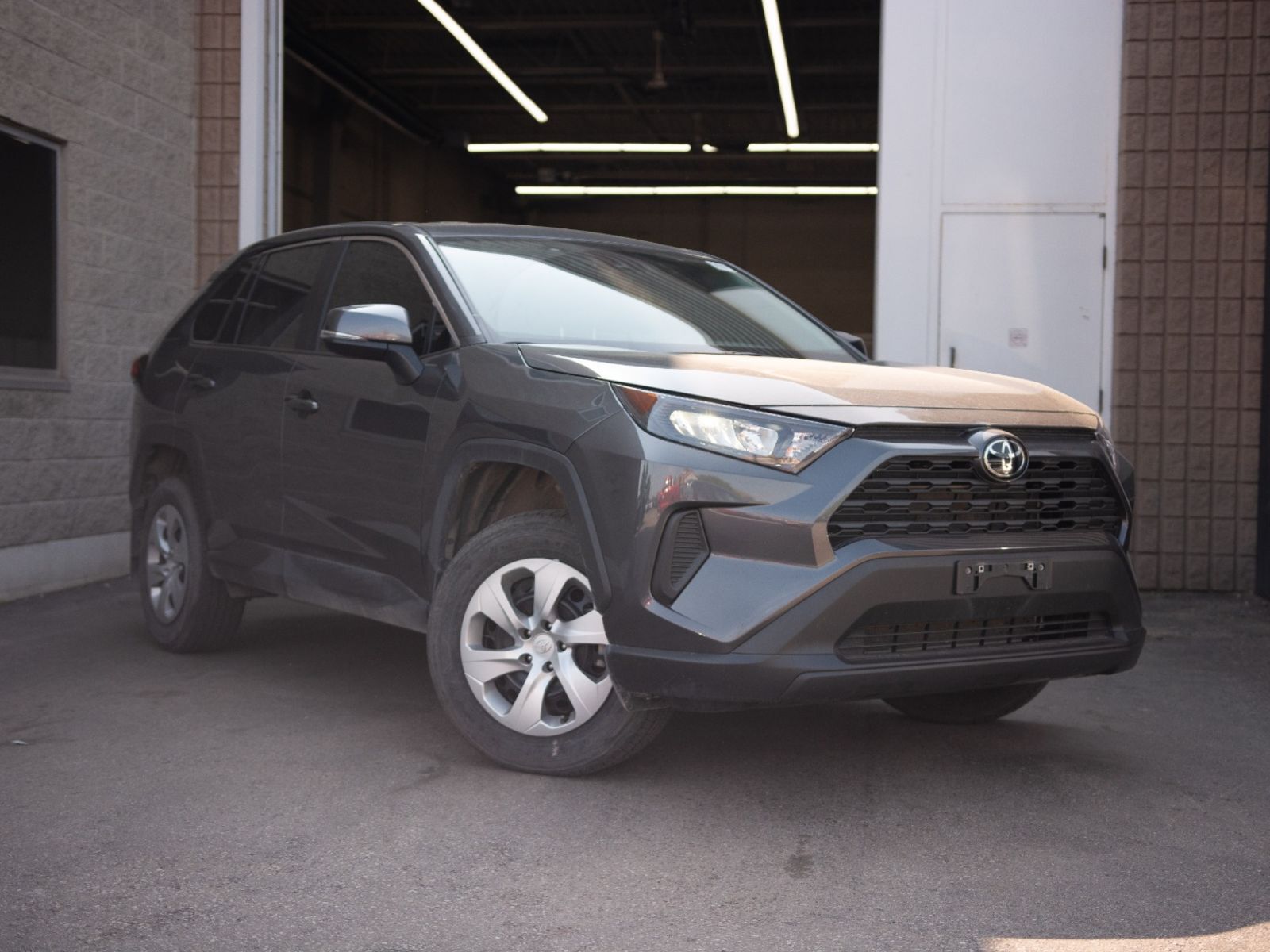 2022 Toyota RAV4 LE, FWD, LOW KM'S, NO ACCIDENTS
