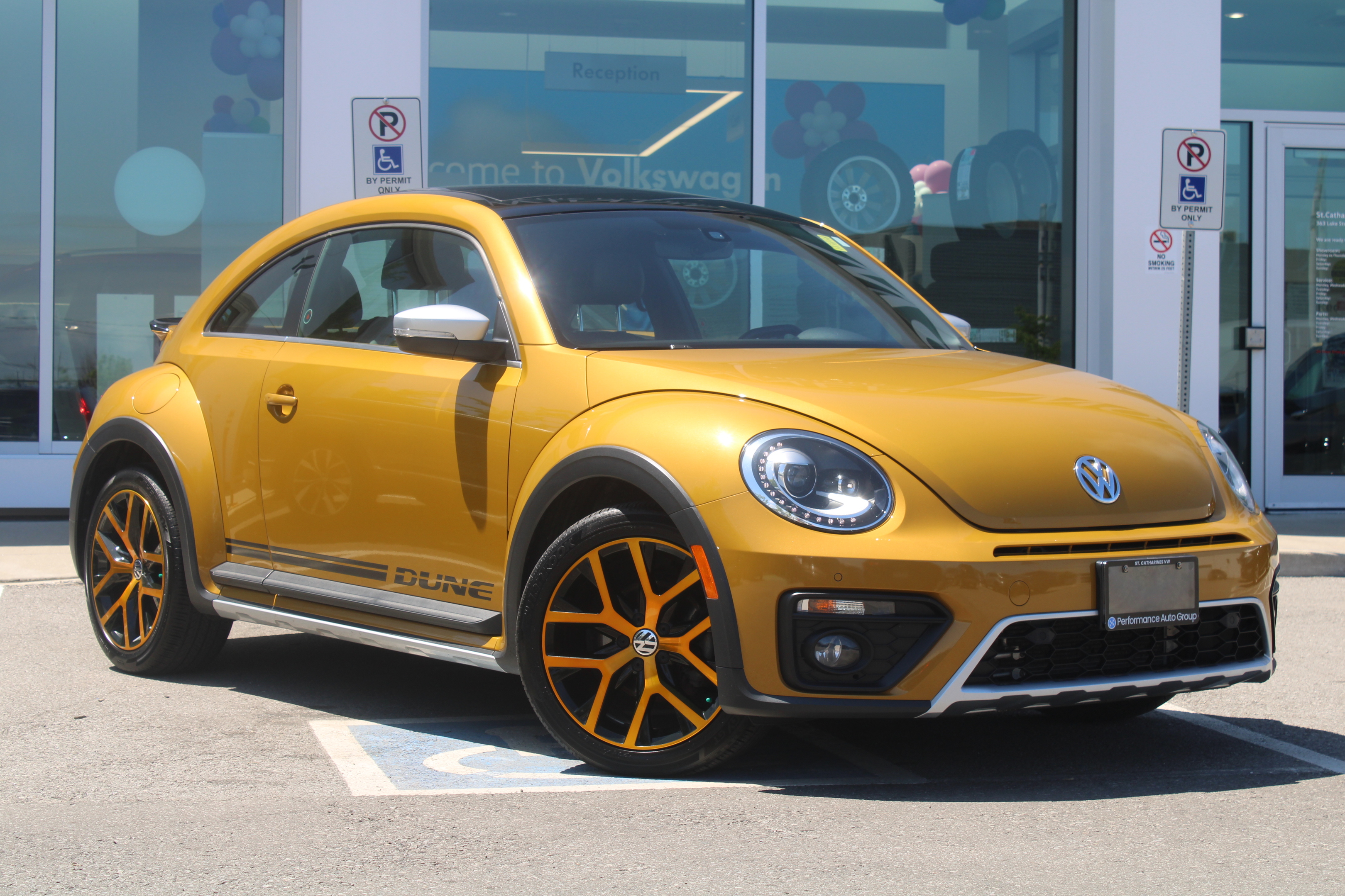2017 Volkswagen Beetle Coupe DUNE | LOW LOW MILEAGE | GREAT CONDITION
