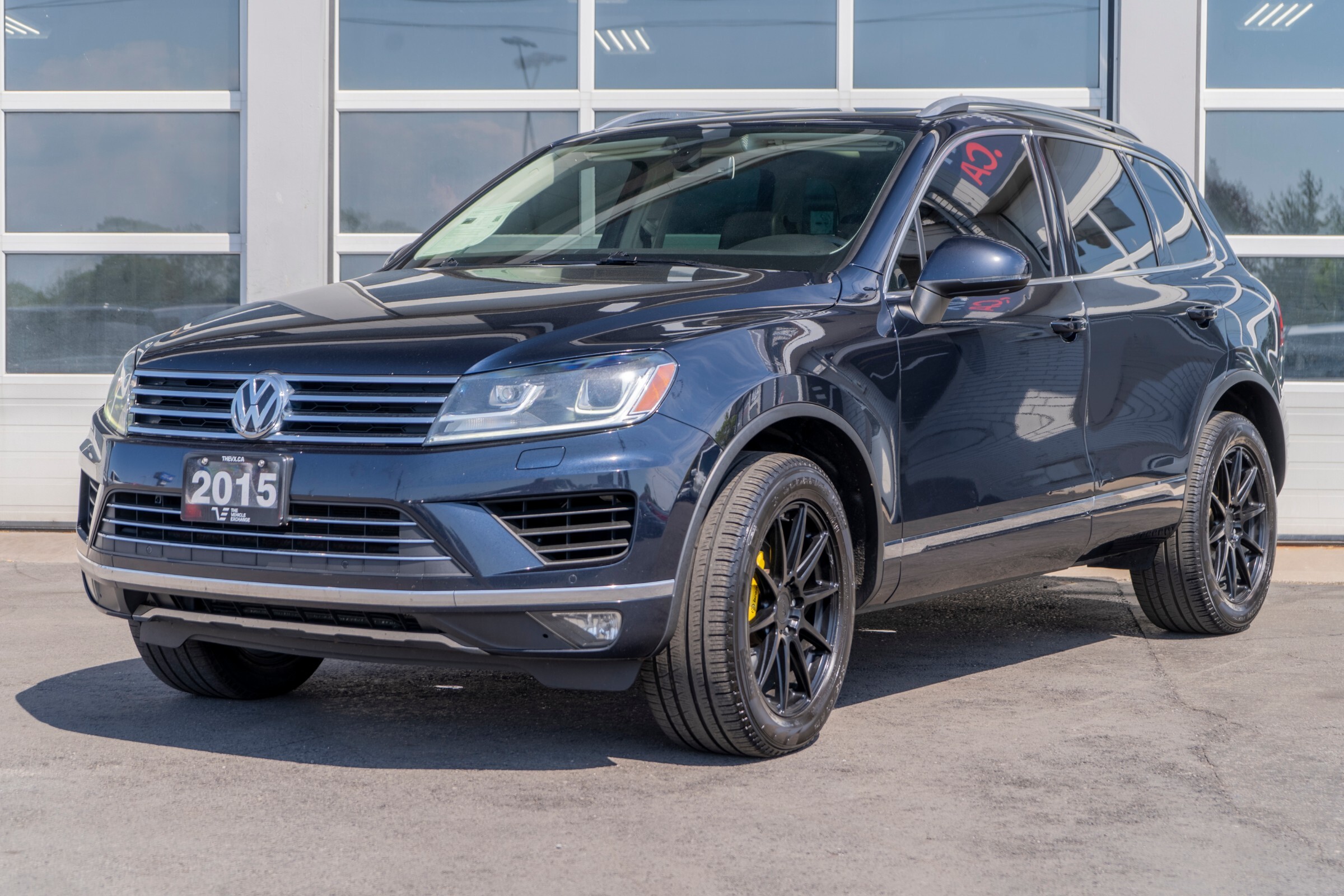 2015 Volkswagen Touareg AWD| No Accidents| Sunroof| Leather| Apple Carplay