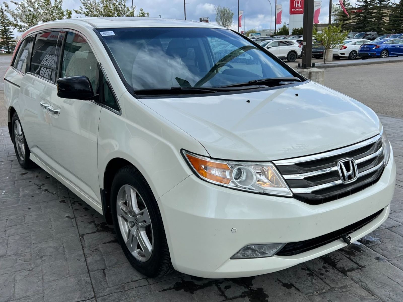 2013 Honda Odyssey Touring: Fully Loaded, Local Vehicle, 2 Sets of wh