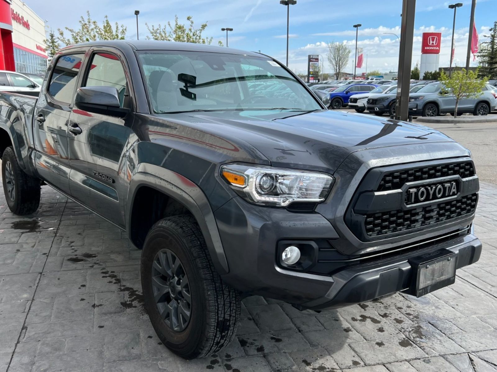 2022 Toyota Tacoma SR5: ACCIDENT FREE, LOCAL TRUCK