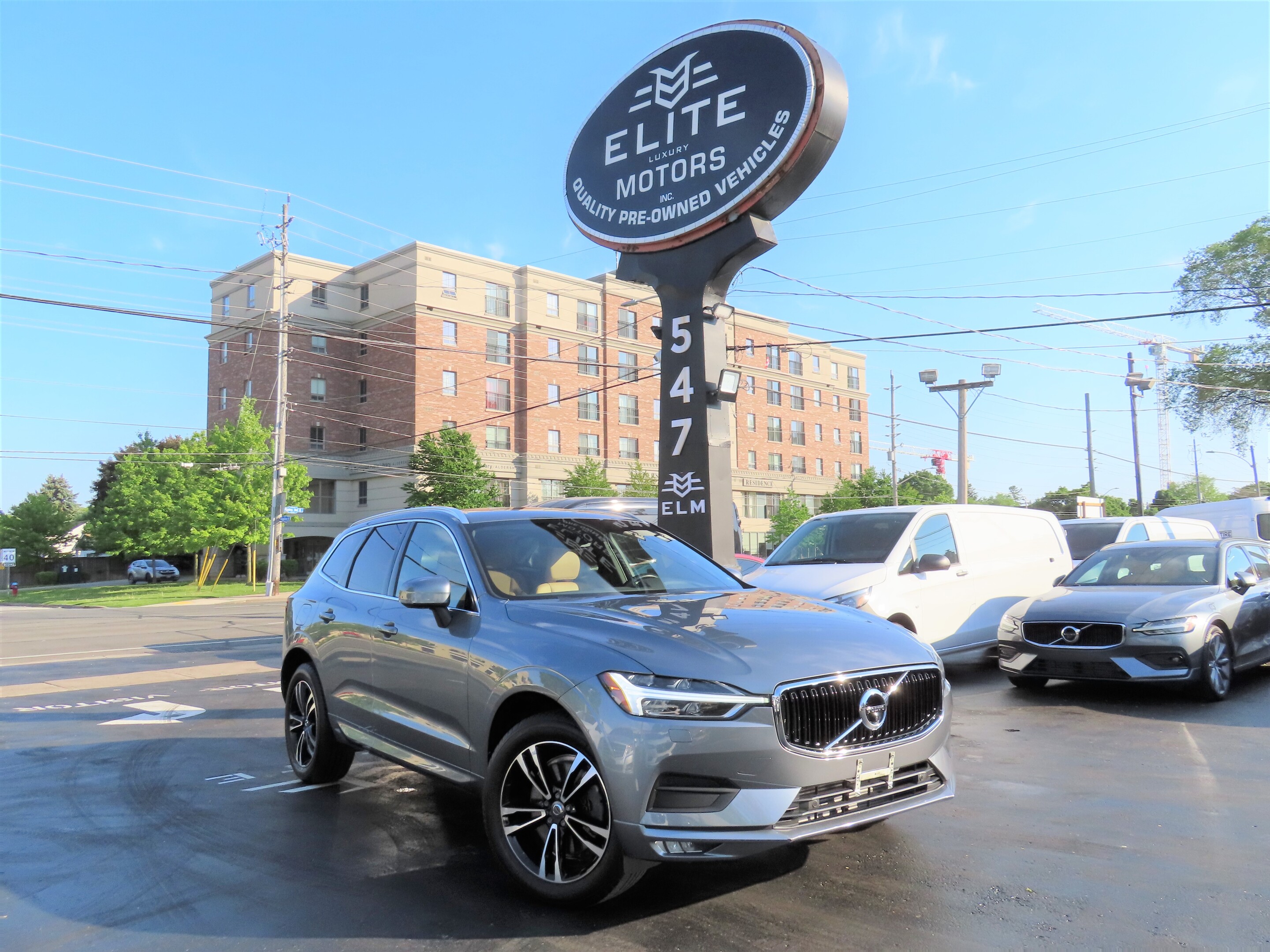 2020 Volvo XC60 T6 AWD MOMENTUM - LEATHER - PANORAMA ROOF !!!