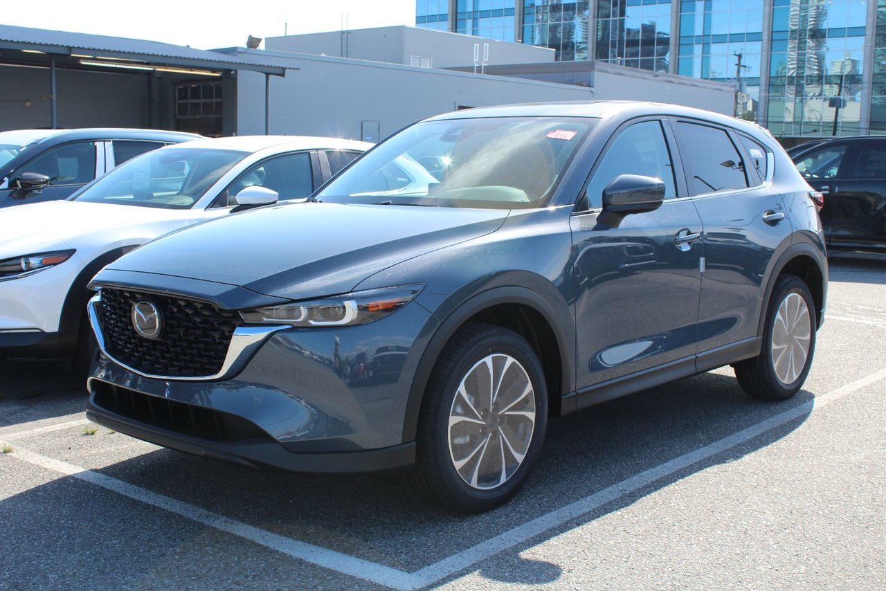 2024 Mazda CX-5 GS With comfort package!