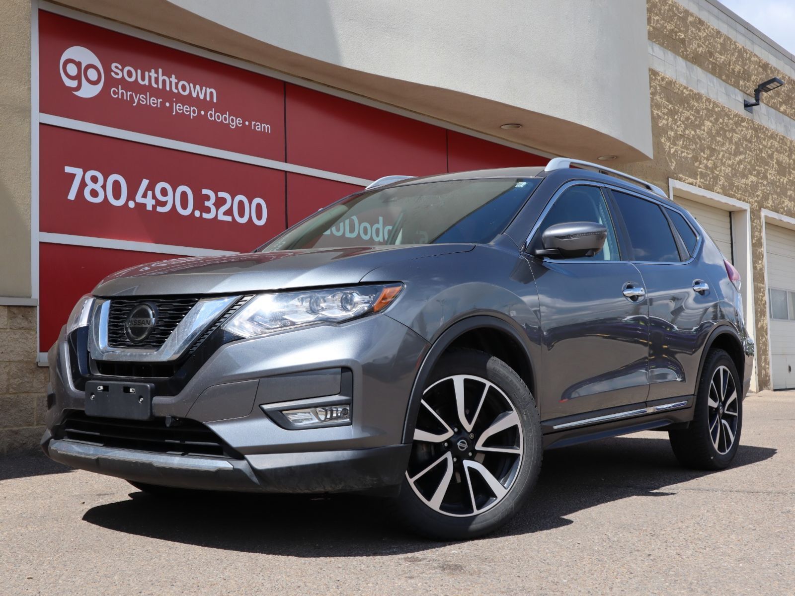 2020 Nissan Rogue S IN GREY EQUIPPED WITH A 2.5L I4 , AWD , CVT AUTO