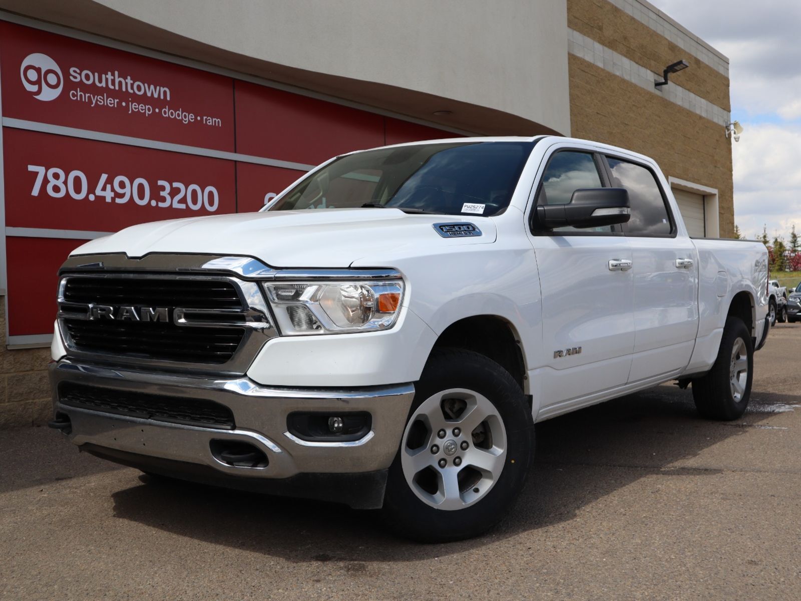 2020 Ram 1500  BIG HORN IN BRIGHT WHITE EQUIPPED WITH A 5.7L HEM