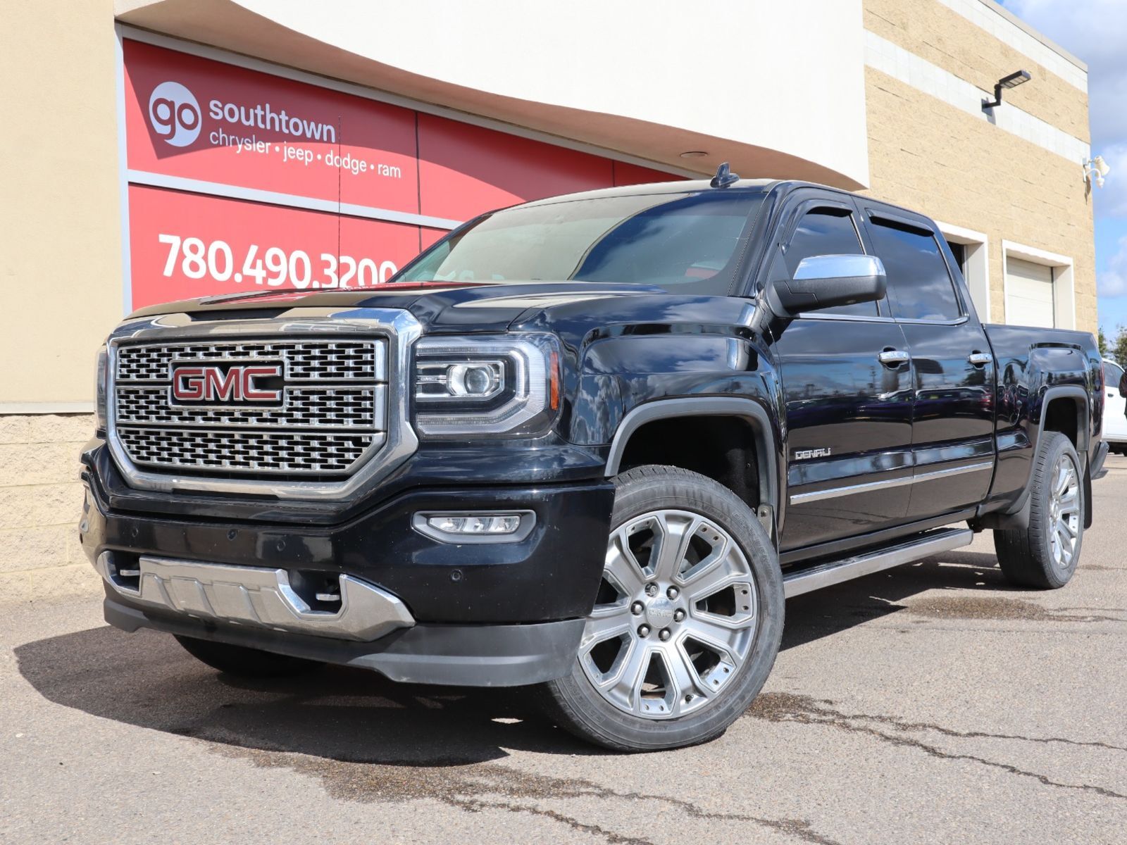 2018 GMC Sierra 1500 DENALI IN BLACK EQUIPPED WITH A 6.2L V8 , 4X4 , 8S