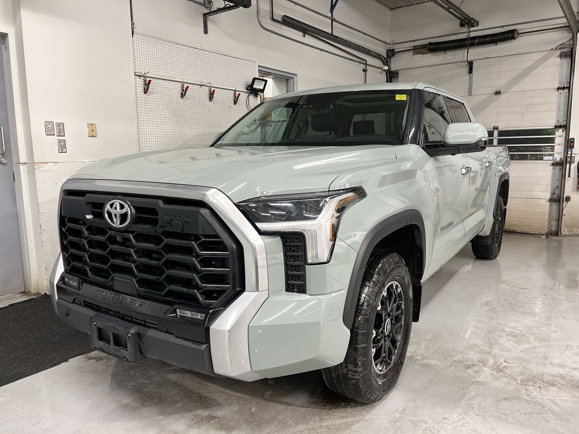 2022 Toyota Tundra LIMITED TRD OFF ROAD | PANO ROOF | LEATHER | CREW