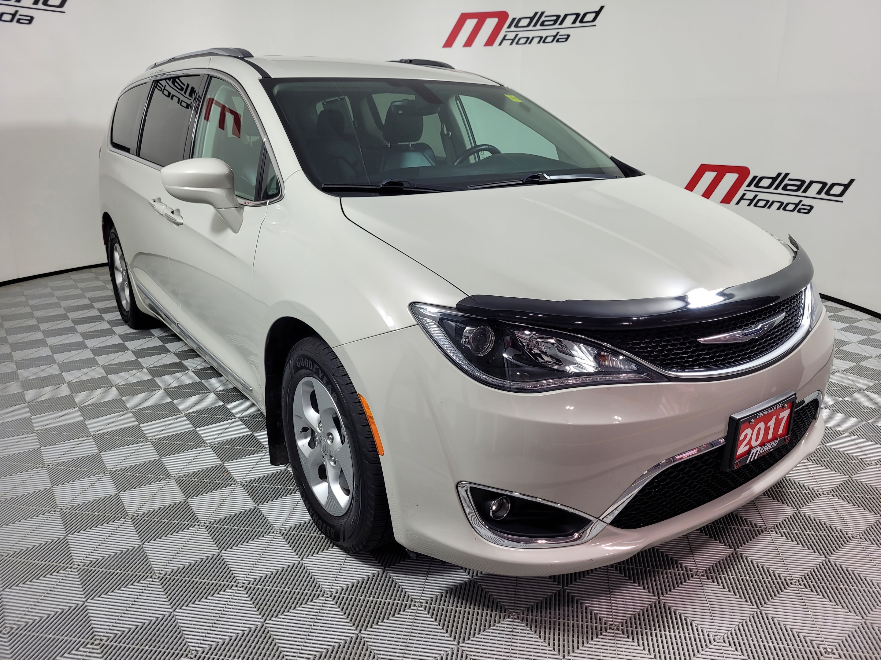 2017 Chrysler Pacifica Touring L Plus | 1 Owner Accident Free