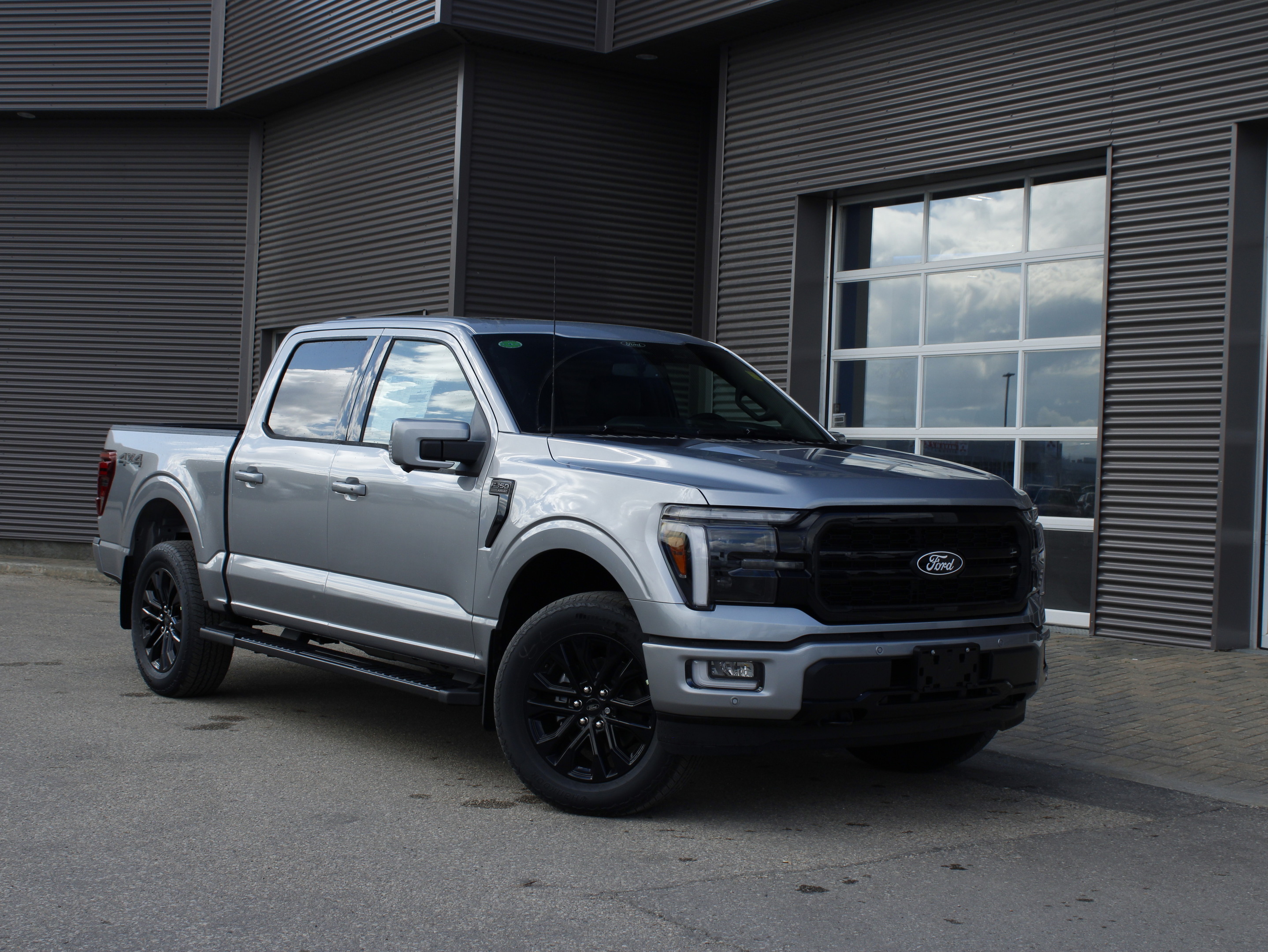 2024 Ford F-150 LARIAT | Black Appearance Pack | MoonRoof 