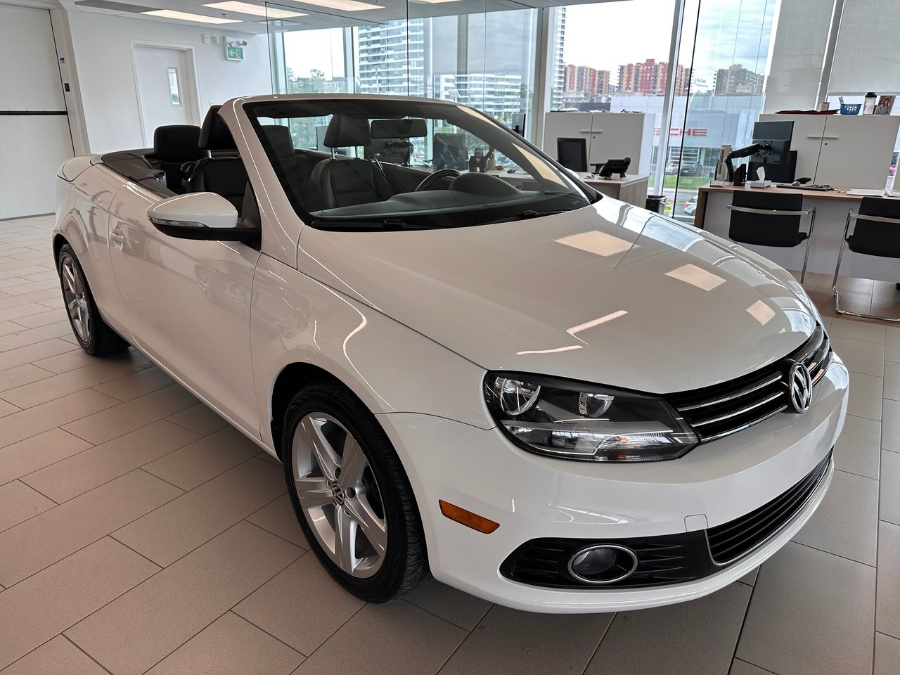 2014 Volkswagen Eos Comfortline Like new with very low milage / Comme 