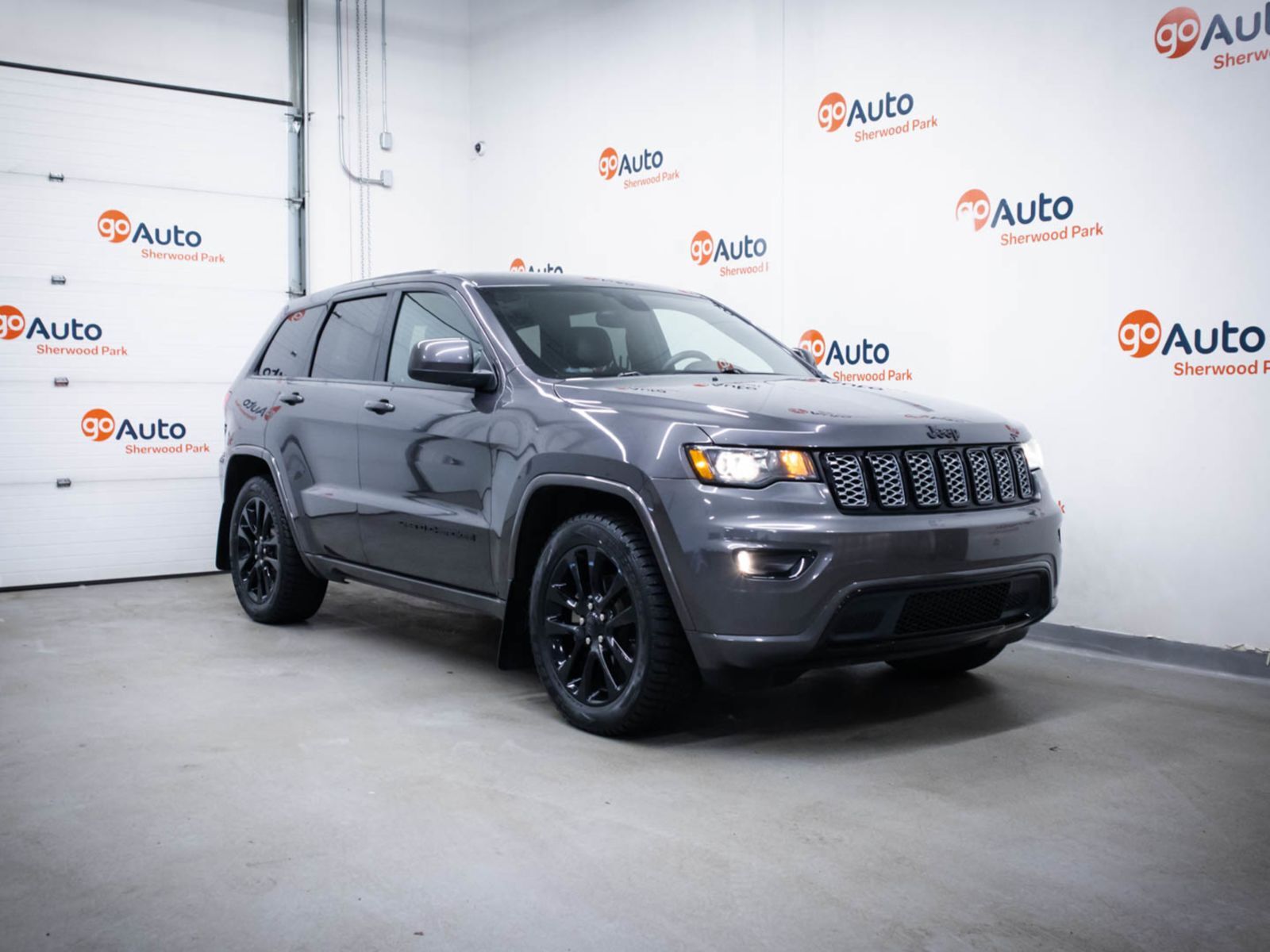 2017 Jeep Grand Cherokee Altitude 4WD Heated Seats Navi SXM Bluetooth