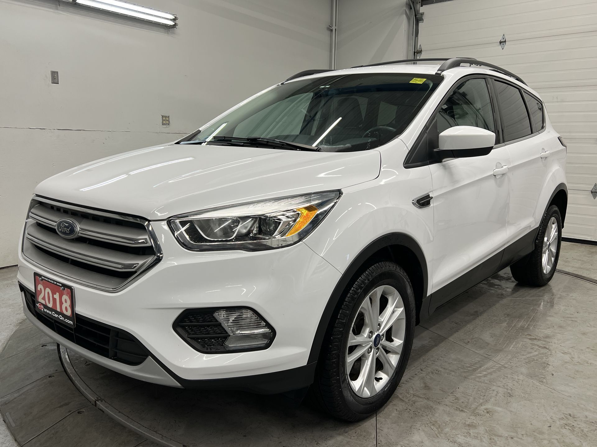2018 Ford Escape SEL AWD| HTD LEATHER |CARPLAY |LOW KMS! |ROOF RACK