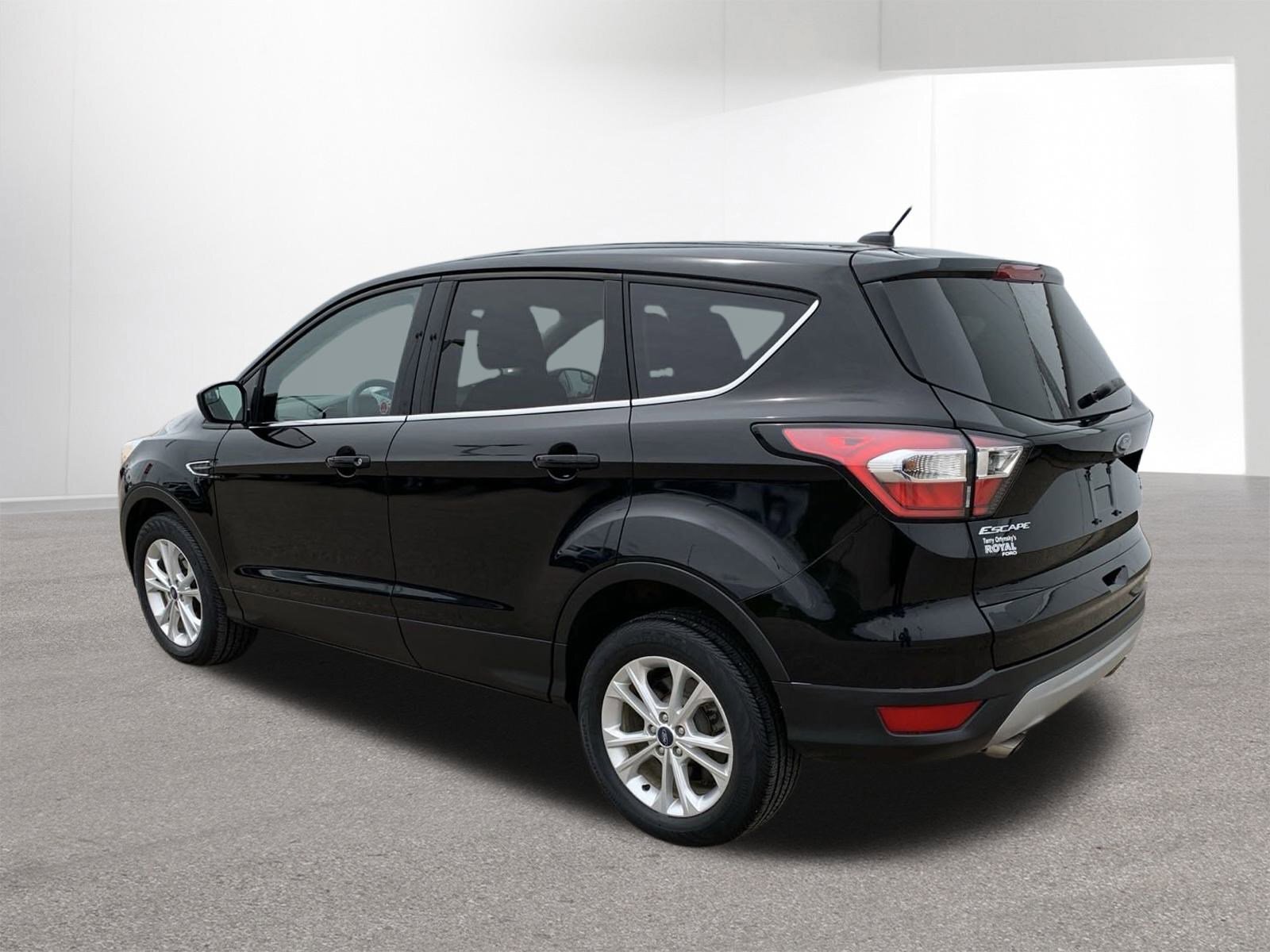 2017 Ford Escape SE WITH HEATED FRONT SEATS AND LOW KMS