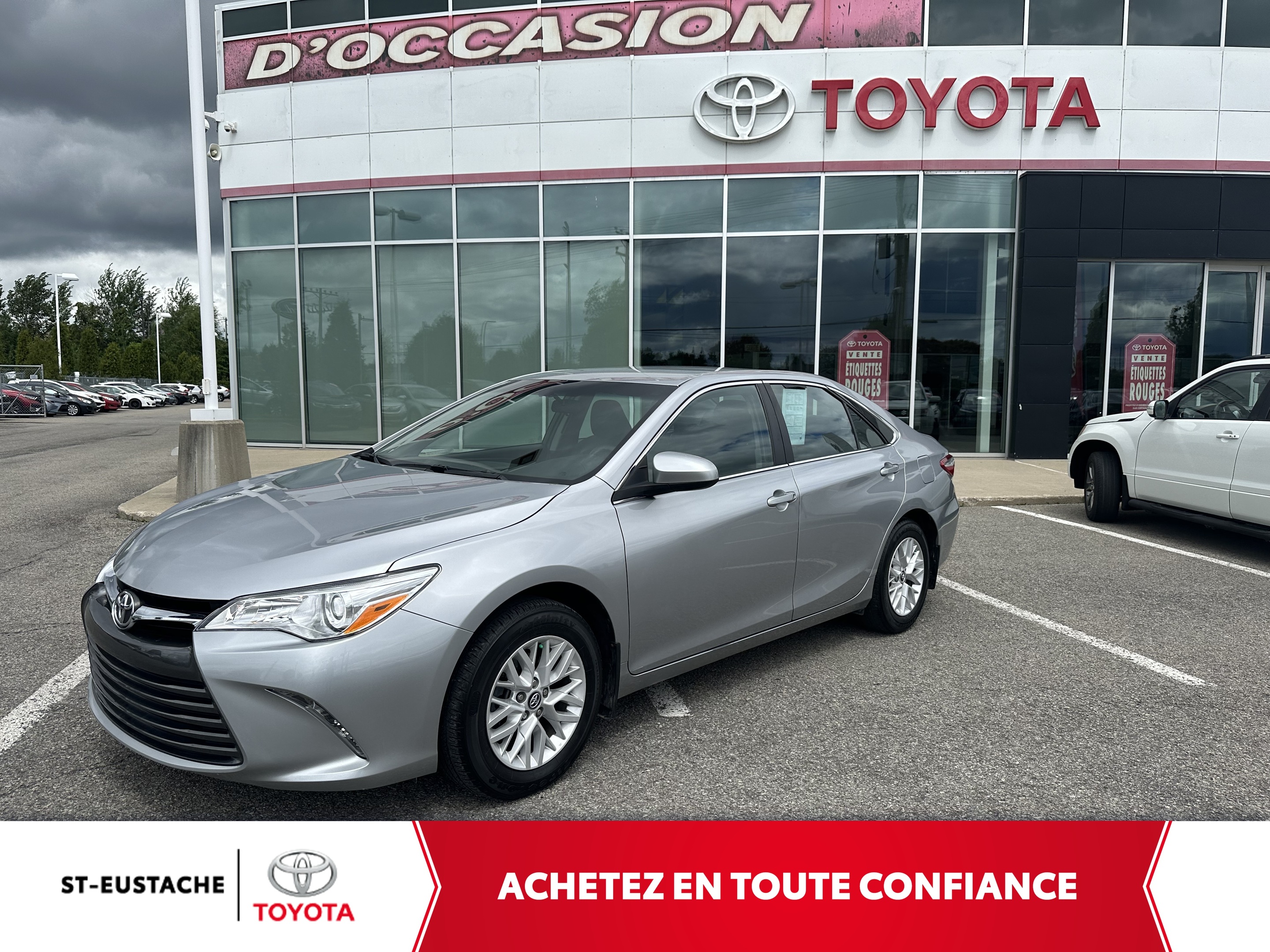 2017 Toyota Camry LE *** MAG *** SEULEMENT 46 680 KM ***