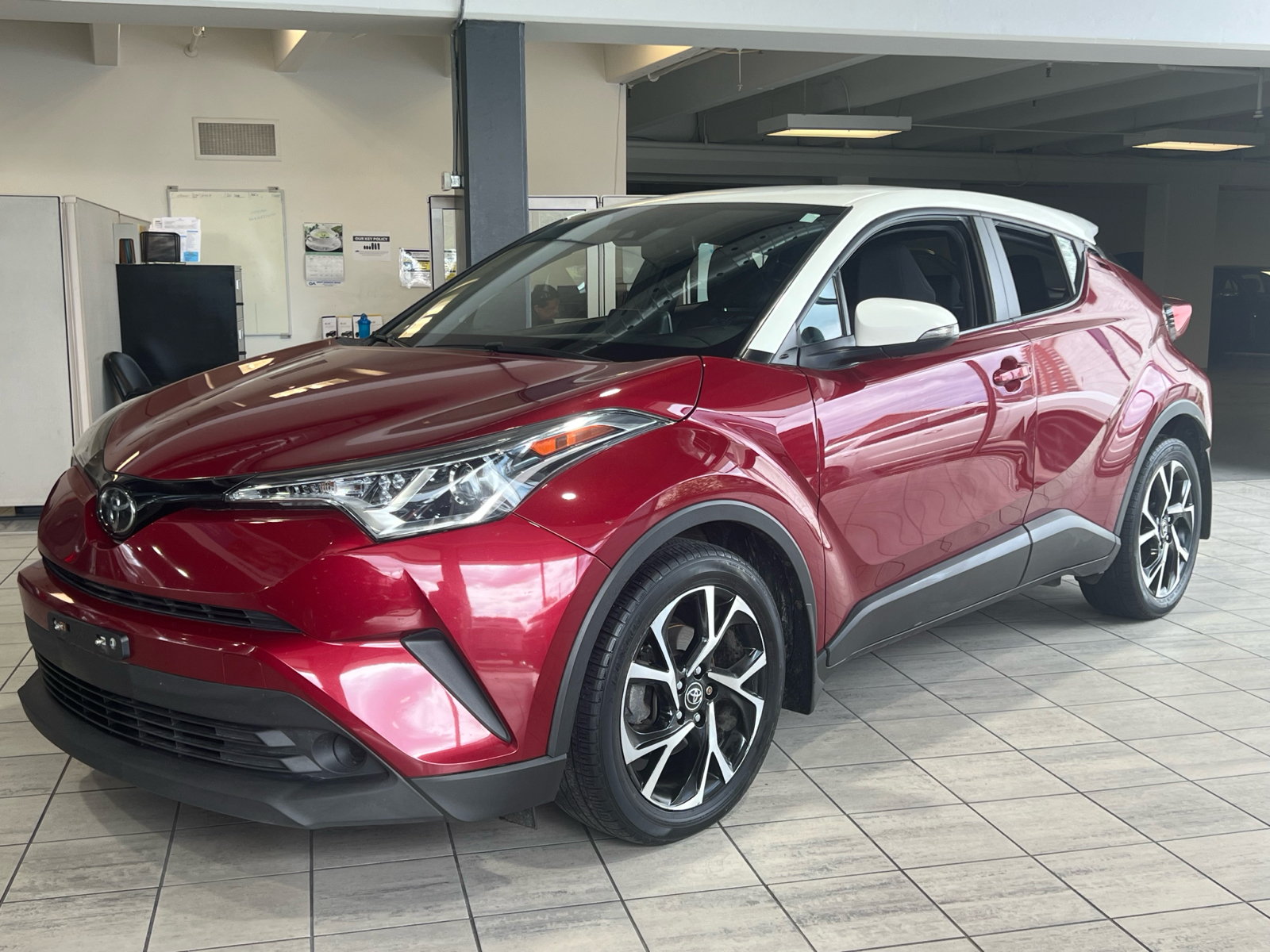 2019 Toyota C-HR XLE plus PREMIUM pkg - One Owner - No Accidents - 