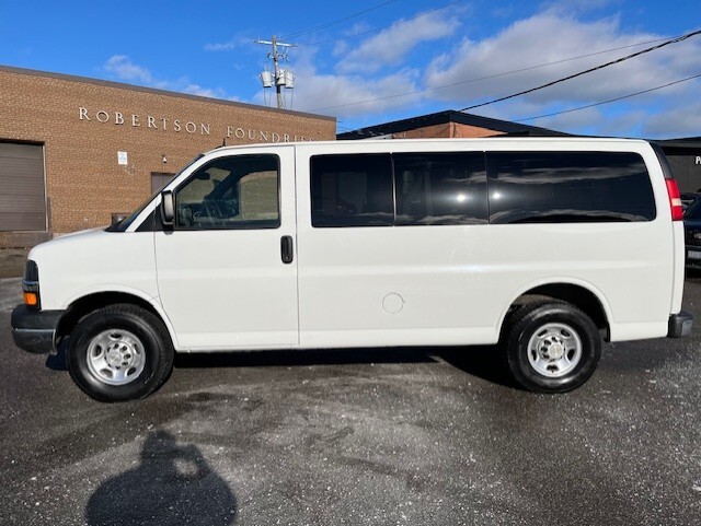2009 Chevrolet Express Passenger 3500 **12 PASSENGER-ONLY 80,000KM-NO ACCIDENTS**