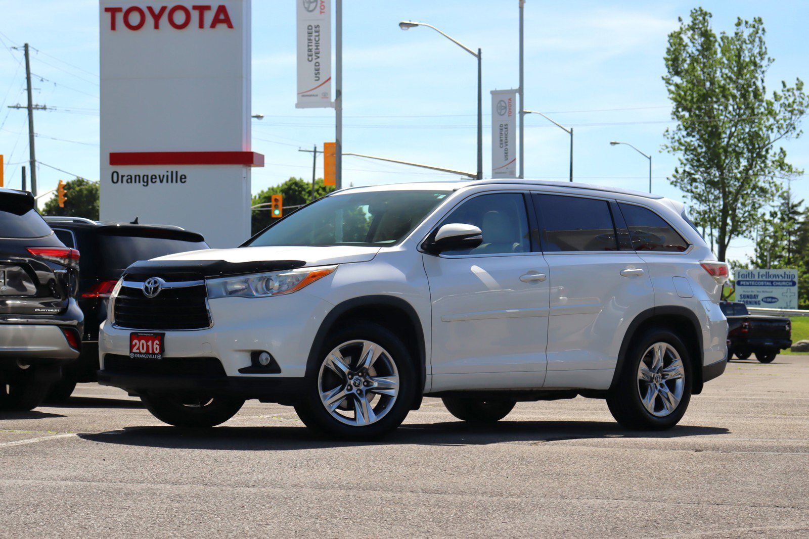 2016 Toyota Highlander Limited AWD,  7 Pass, Low KM! Leather Heated Seats