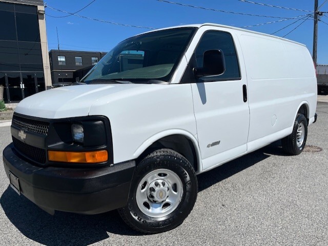 2005 Chevrolet Express 2500 **ONLY 30,000KM-1 OWNER-GOVERNMENT VAN**