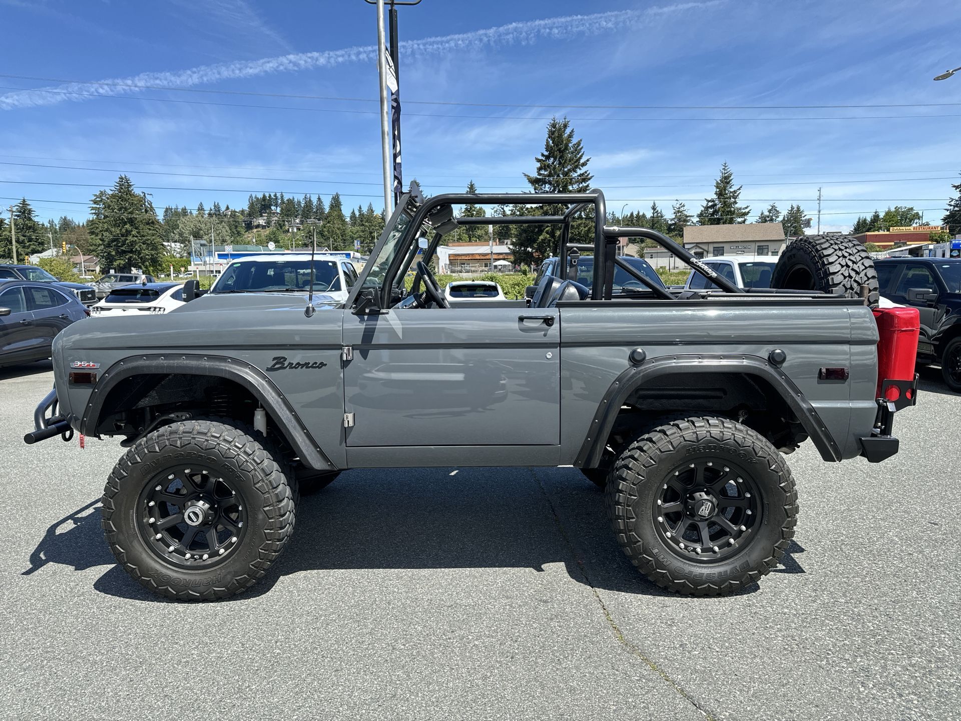 1971 Ford Bronco ZF 5 Speed Transmission, Custom Roll Cage
