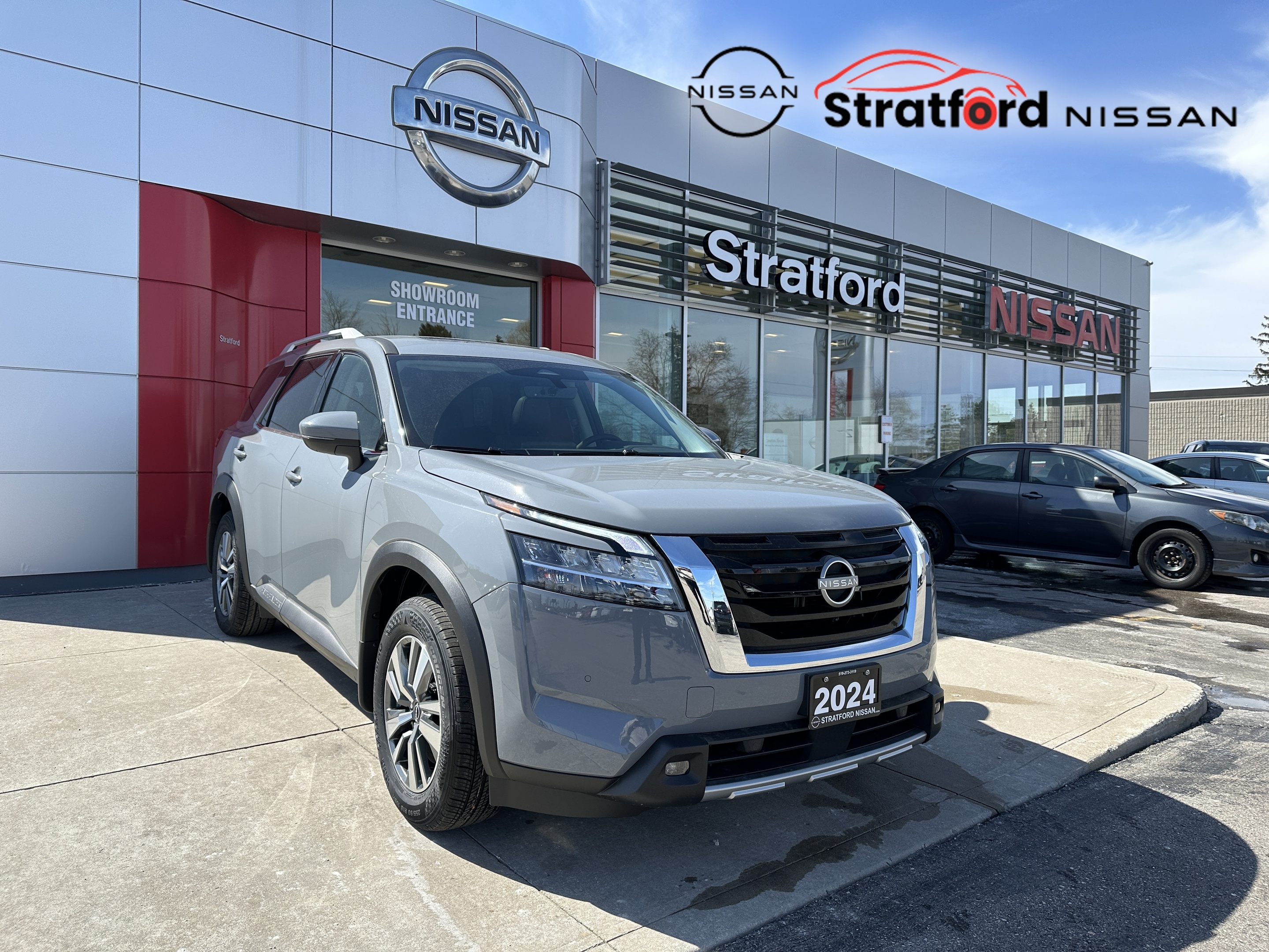 2024 Nissan Pathfinder SL | 4WD | LOADED | 8 SEATER | TOW HITCH