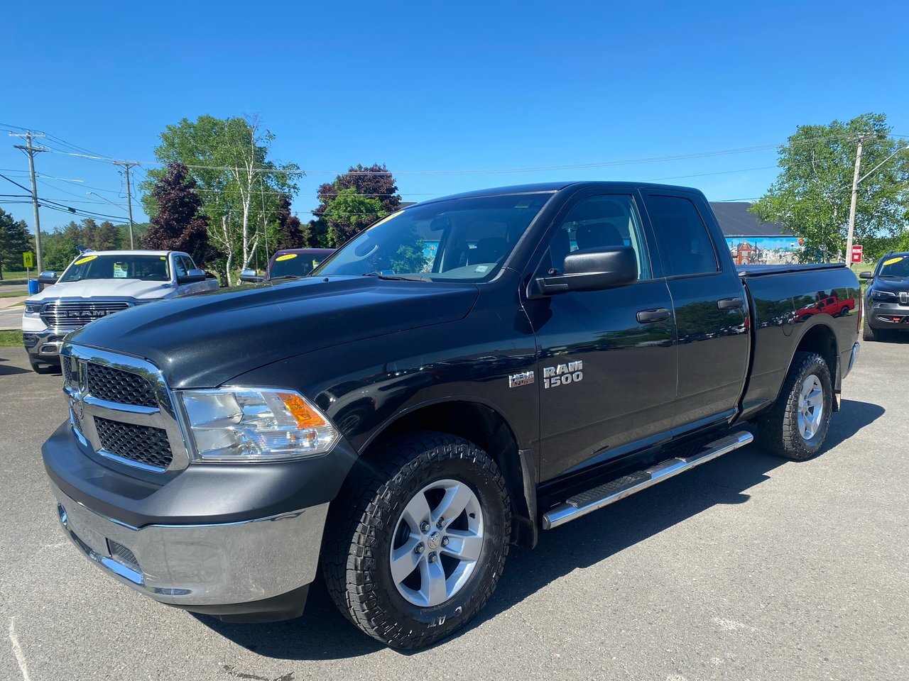 2015 Ram 1500 SXT LOW KMS..SOLID ROCKERS..ONE OWNER..LOCAL TRADE