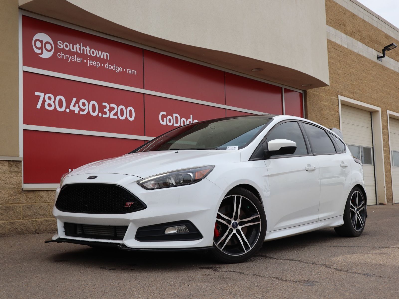 2018 Ford Focus ST IN OXFORD WHITE EQUIPPED WITH A 2.0L ECOBOOST I