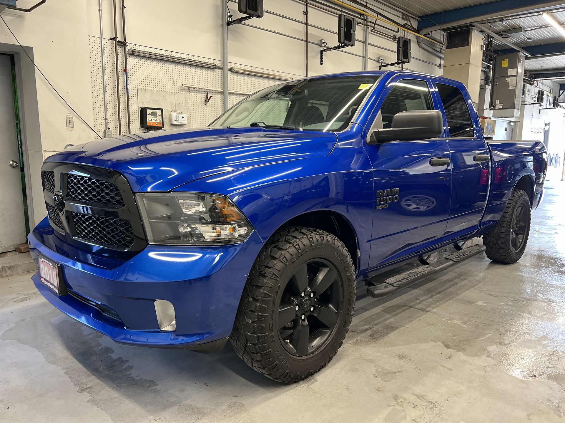 2019 Ram 1500 Classic EXPRESS NIGHT EDITION 4x4| REAR CAM | CARPLAY/AUTO