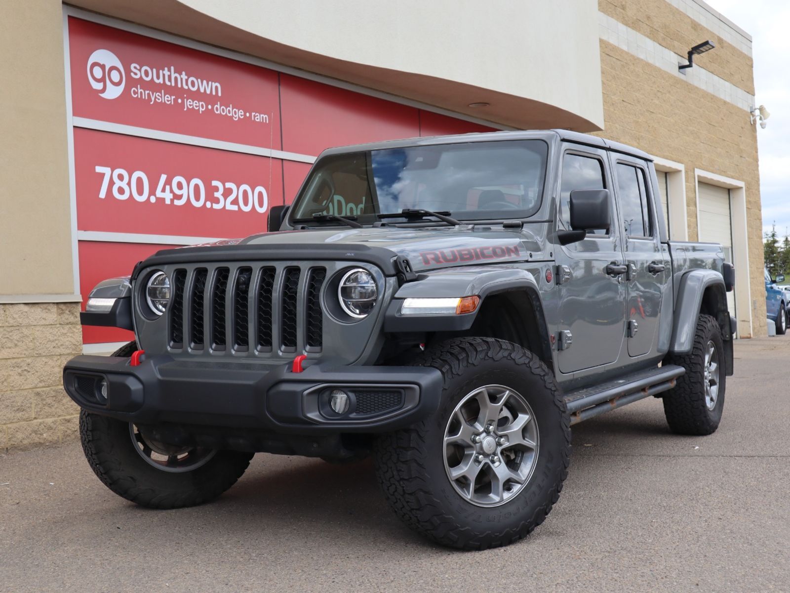 2021 Jeep Gladiator RUBICON IN STING GREY EQUIPPED WITH A 3.6L V6 , 4X