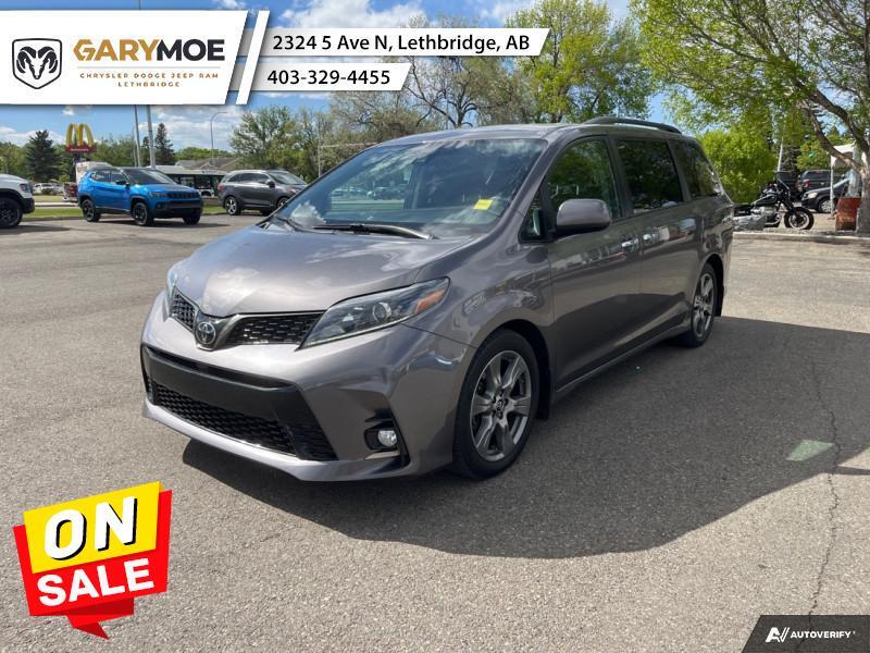 2018 Toyota Sienna SE 8-Passenger  Heated Leather Seats, Rear View Ca