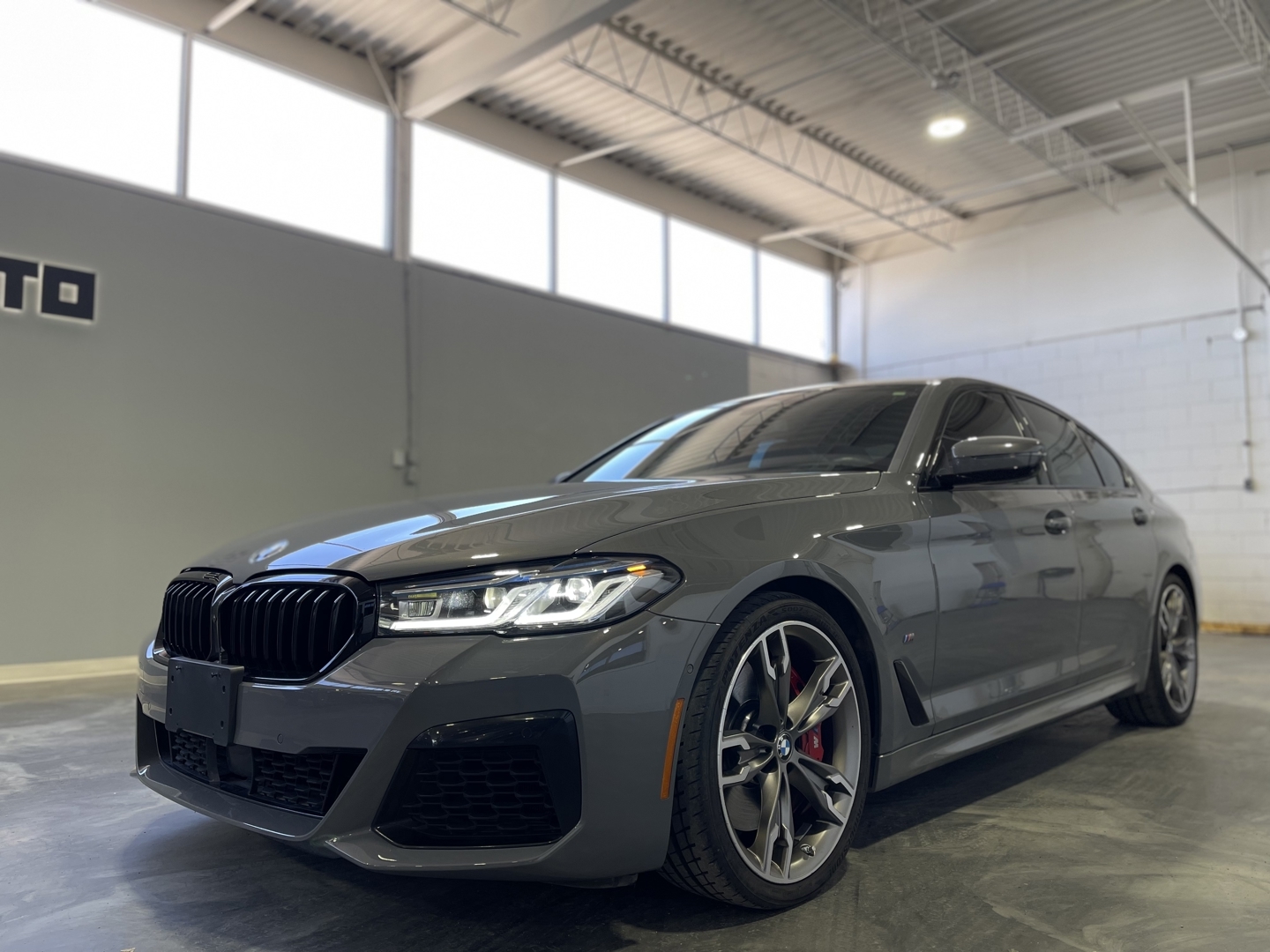 2021 BMW 5 Series M550i xDrive Excellence Package