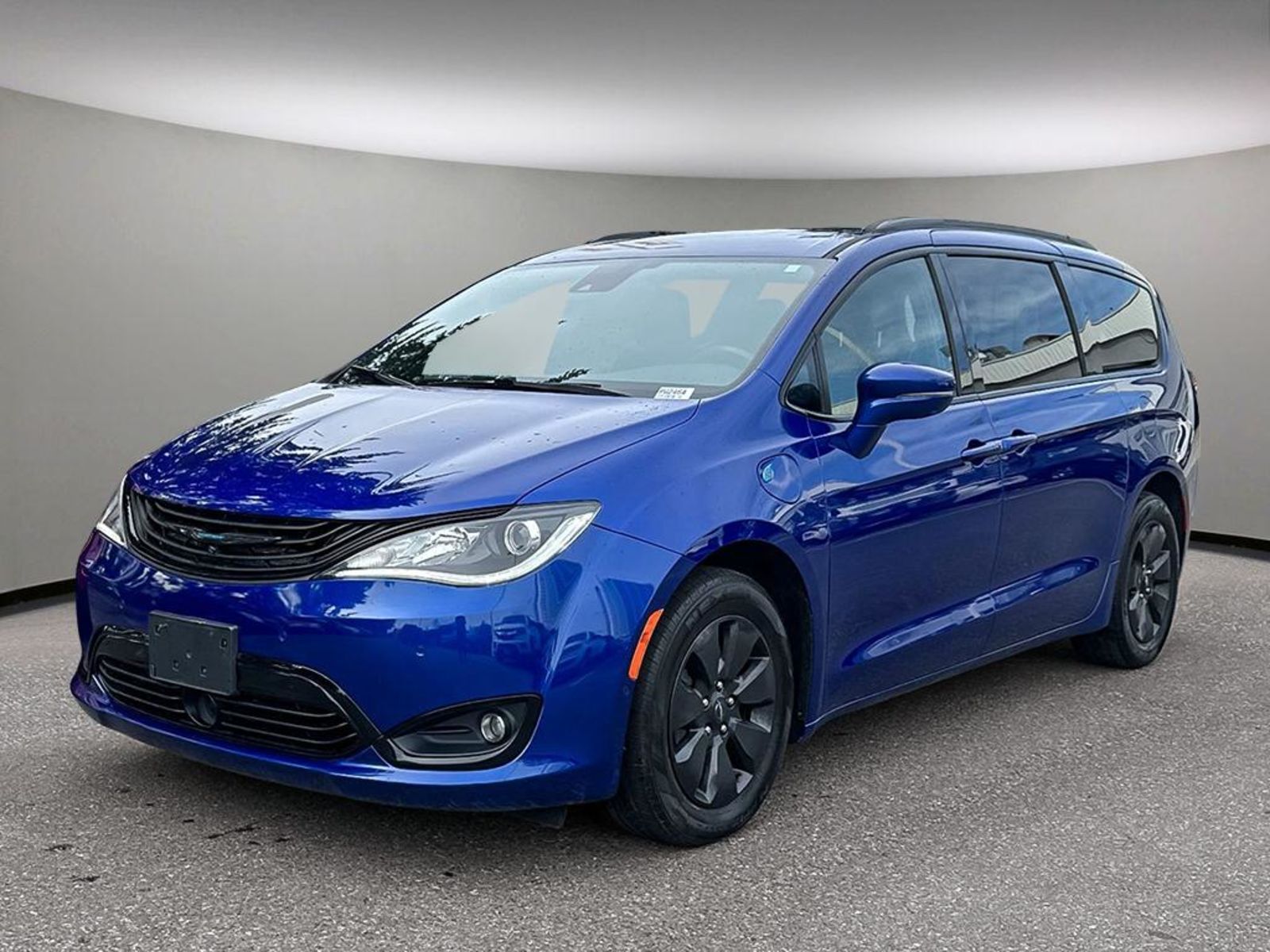 2019 Chrysler Pacifica Hybrid Limited S - Leather / Navi / RES / Rear View Cam /