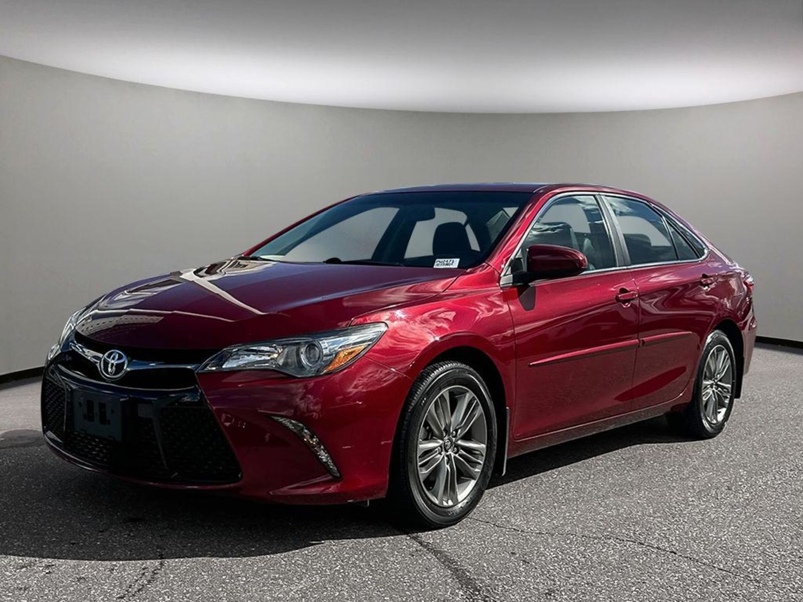 2015 Toyota Camry SE - Low Kms / Rear View Cam / Cruise Control / No