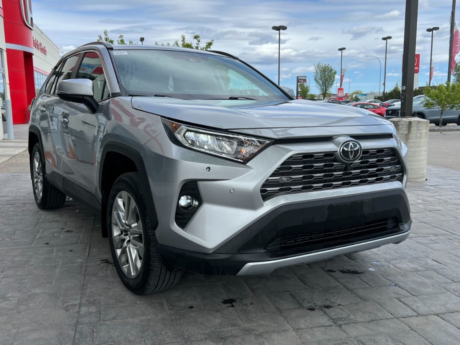 2021 Toyota RAV4 LIMITED, SUNROOF, LEATHER, NO ACCIDENTS!!