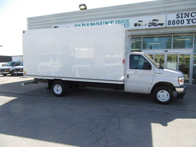 2021 Ford Super Duty E-450 DRW GAS WITH 16 FT HIGH BOX CUBE & RAMP/ 2 IN STOCK