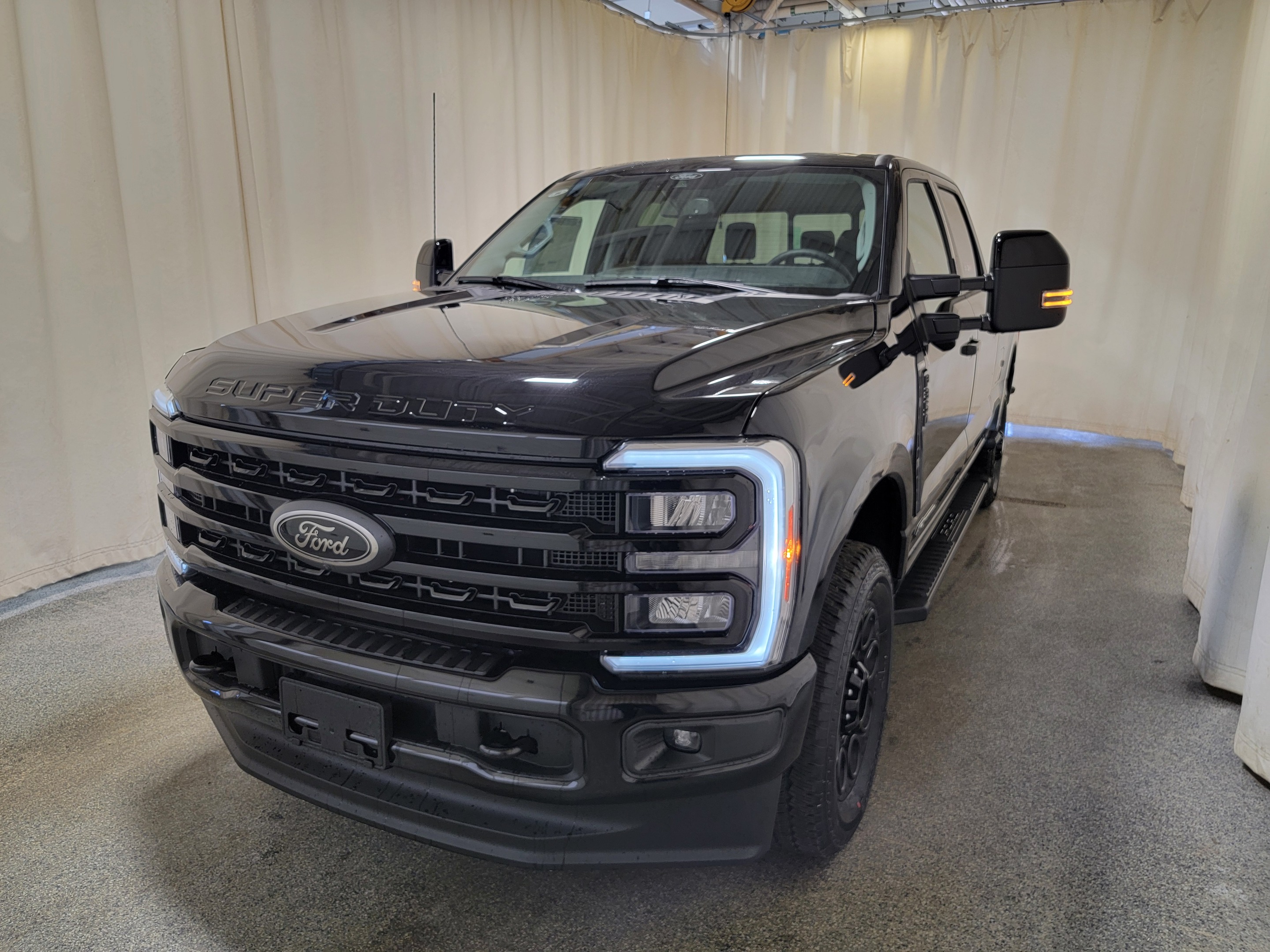 2024 Ford F-350 LARIAT W/ BLACK APPEARANCE PACKAGE