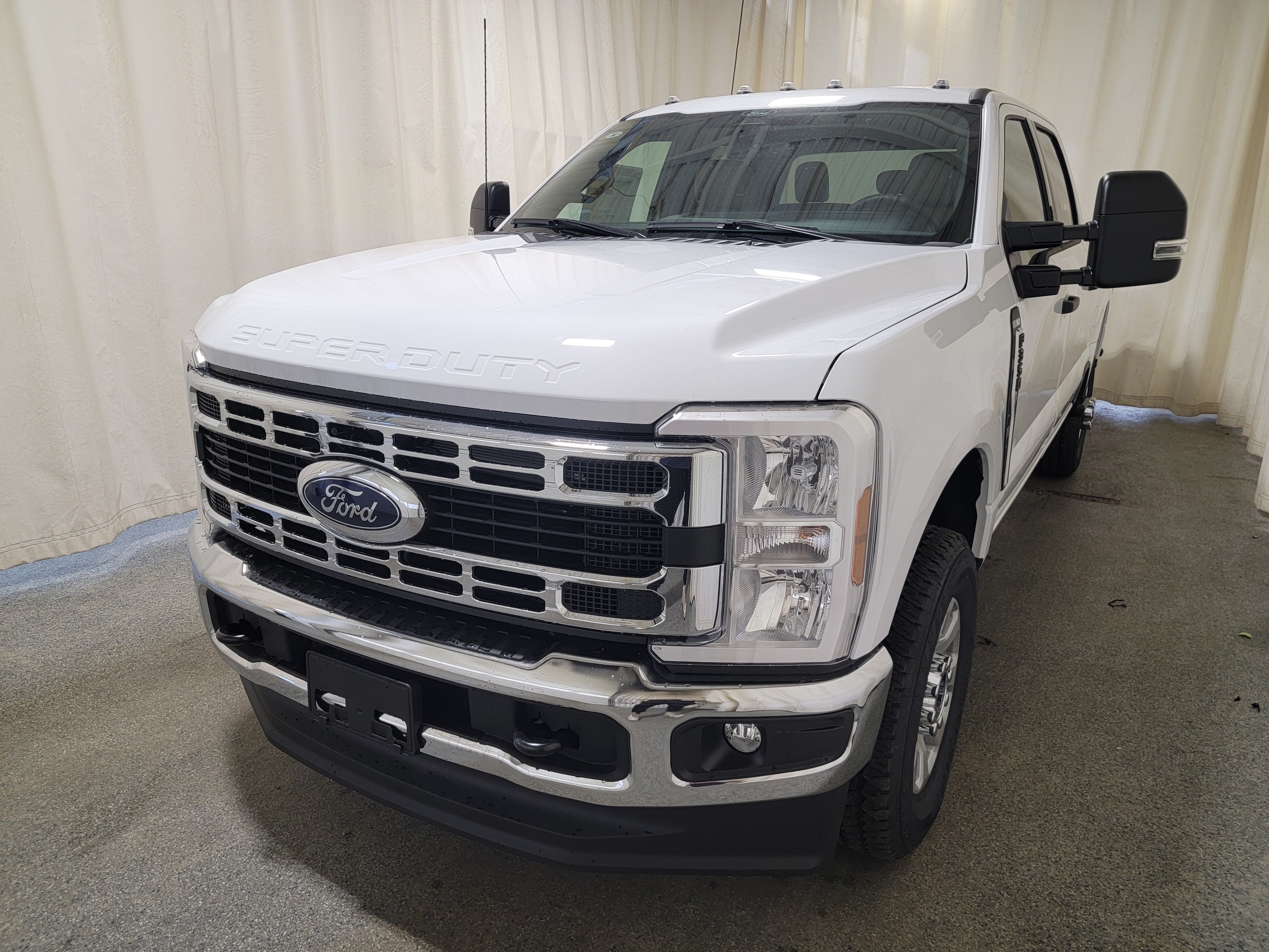 2024 Ford F-350 XLT W/ FX4 OFF ROAD PACKAGE